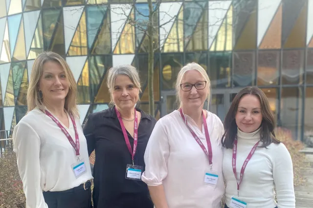 Foto av fyra kvinnor