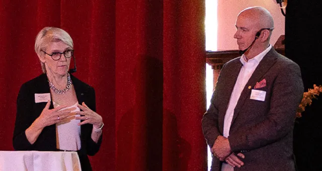 foto av två personer
